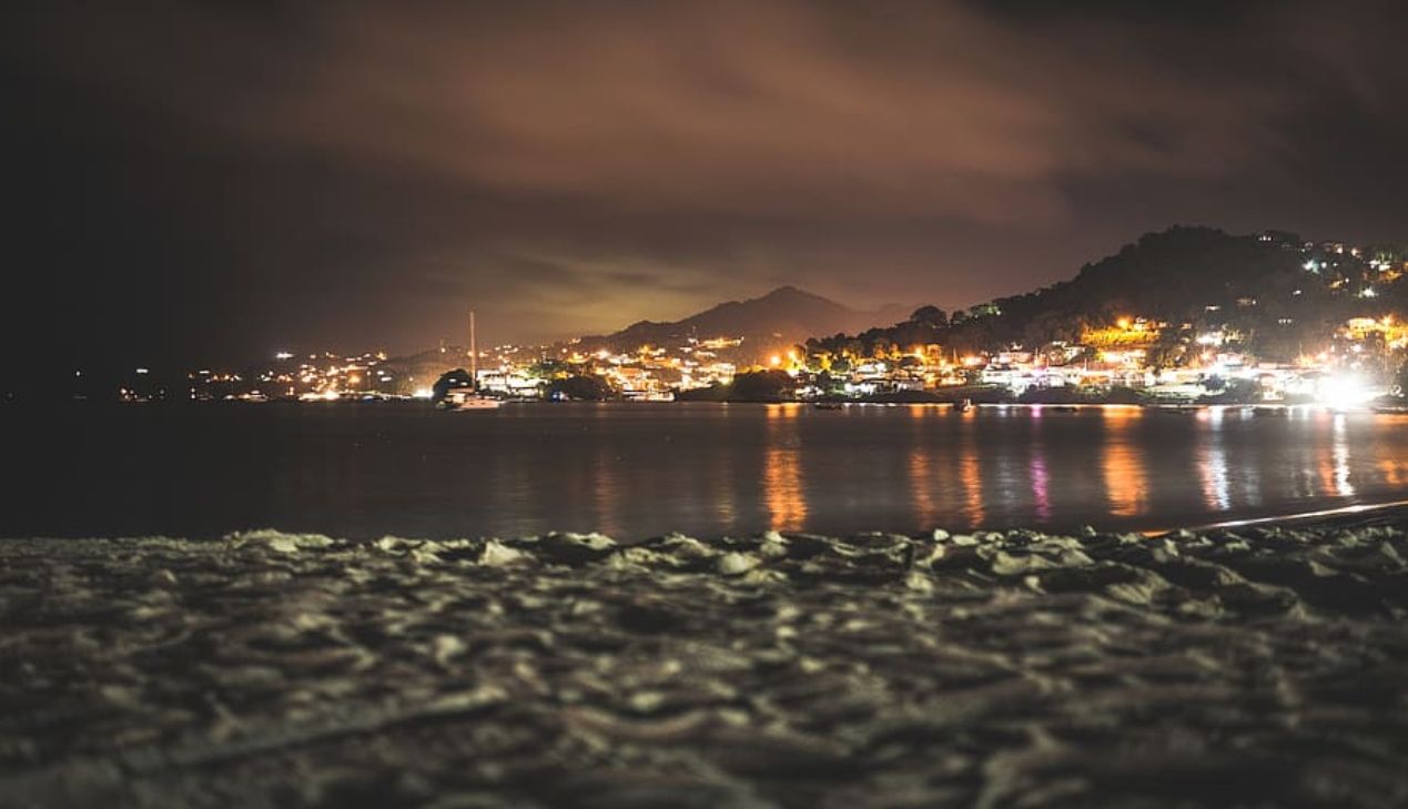 Grenada vào ban đêm